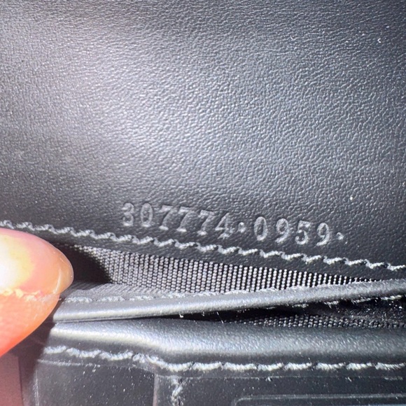 Gucci Black GG Embossed Wallet - Picture 5 of 6